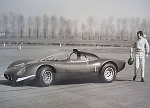 Ignazio Giunti con l'Alfa Romeo 33 (dalla rete)