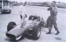 Giulio Borsari e John Surtees durante un collaudo all'aerautodromo nel 1966