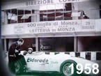 1958: Moss e Phil Hill davanti alla Direzione Corsa