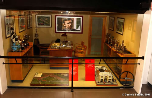 Esposizione diorama in Galleria Ferrari nella ricostruzione dell'ufficio di Enzo Ferrari dal 2001al 2010 