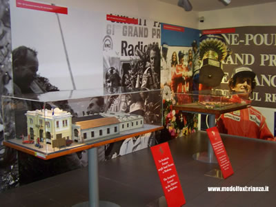 Marzo 2011 - La nuova locazione in Galleria Ferrari del diorama della Scuderia Ferrari e della Fabbrica-1943