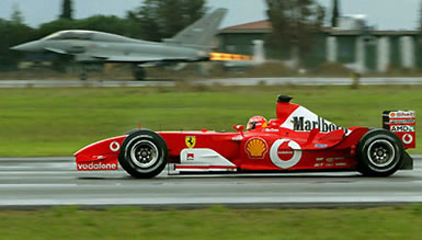 Michael Schumacher con la F2003-GA