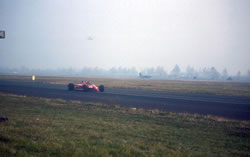Gilles lanciato (sullo sfondo l'F104S in fase di decollo