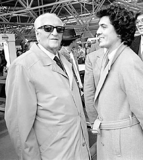 Enzo Ferrari in viita al salone dell'Automobile