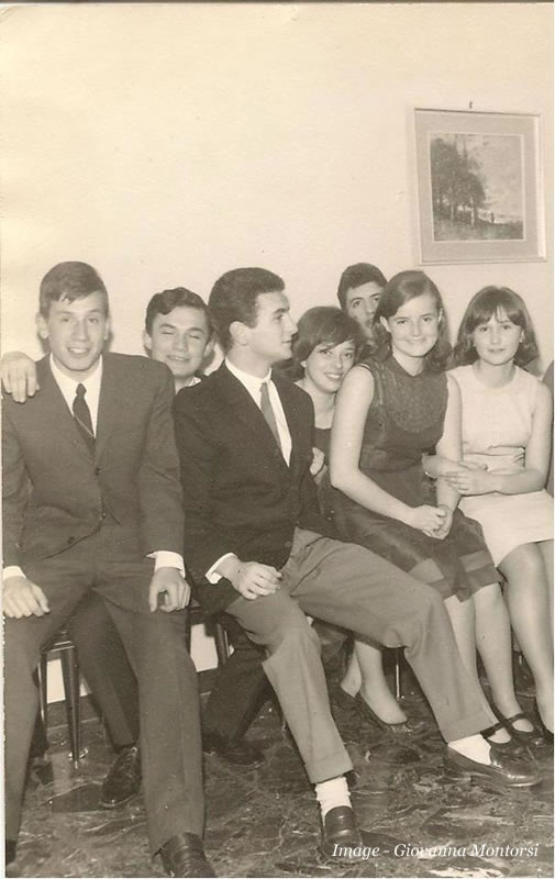 Una rarissima immagine di Piero ad una festa nel piccolo appartamento che avevano a Modena con la sua mamma Lina....il Com. viveva in